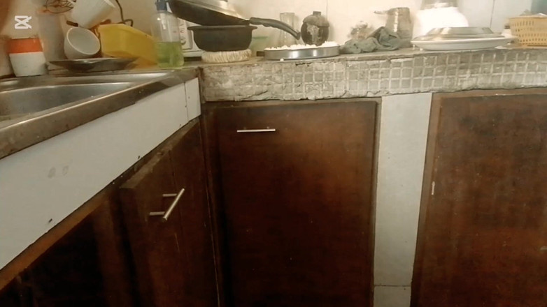 Tina Baby: Huiseigenaar tante verleidde haar serveerster kookjongen