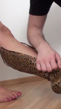 Emmek için seksi cilalı ayak tırnakları