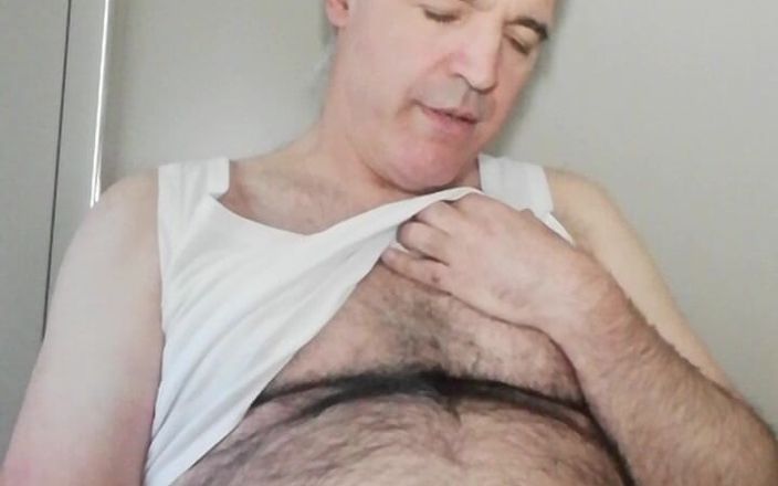 Setesesso7: Merhaba çocuk, bu edepsiz yaşlı adamla yarağını sıvazla