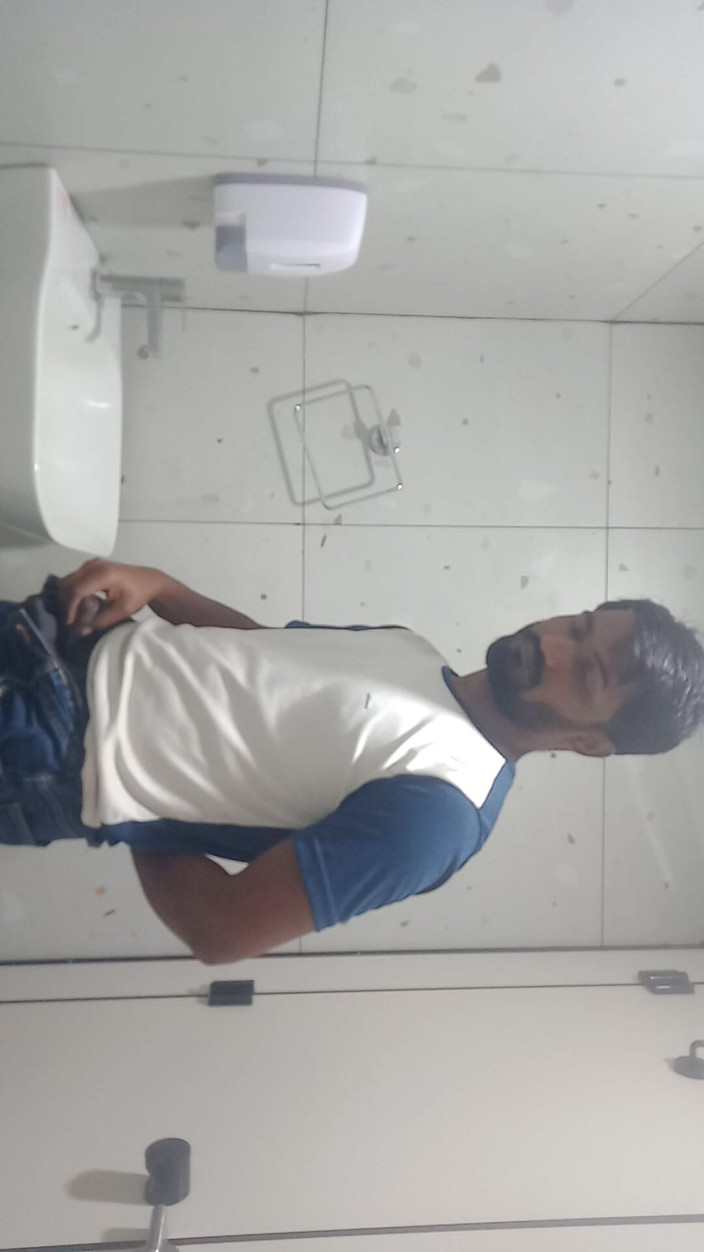 KUMBHA MANOJ KUMAR: Ik neuk vandaag Merck, mijn verpleegster zo hard nadat ze...