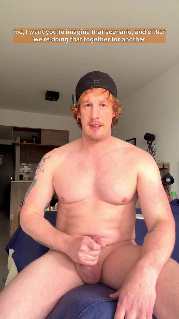 Christian Hunter: 在我们观看我的拉丁4cumsluts视频时和你的兄弟一起吃