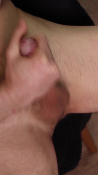 Un maschio si masturba e dice porcate