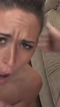 Carmella Bing a Her Gargantuan Rack poskytují kvalitní šukání koz na trojce