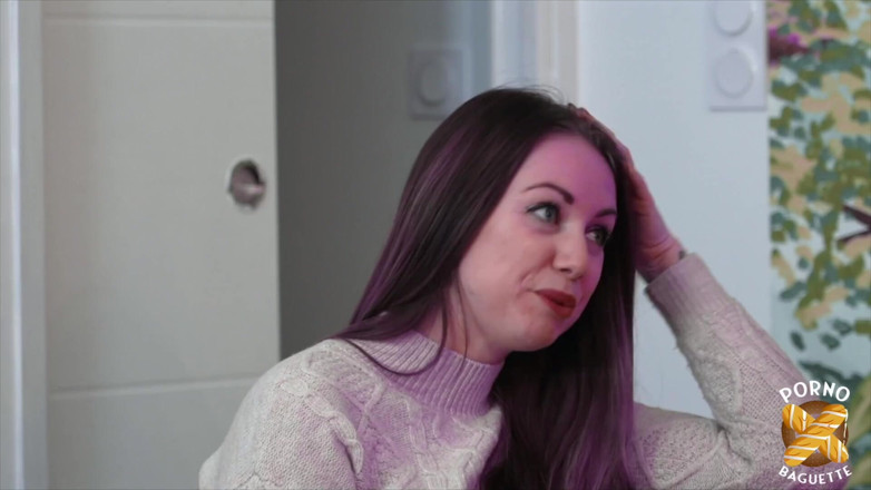 Porno Baguette: Leslie, bruna arrapata, vuole un cazzo duro