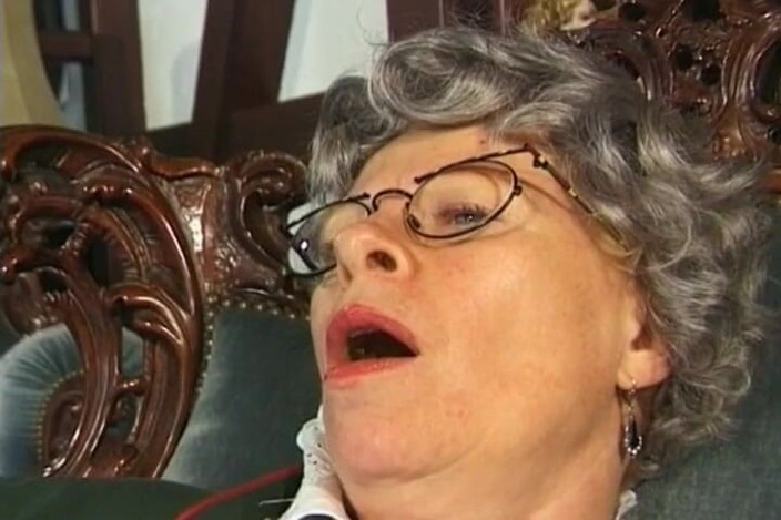 German's Fat and Old Ladies: ソロドイツのおばあちゃんは彼女のおまんこを指で触れるのが好きです