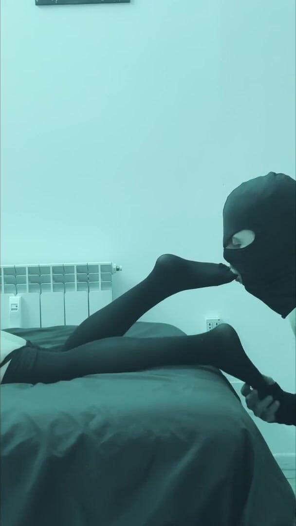 HoneyXScream: 내 발은 그를 소유하고, 나는 그를 내 입에 데려다