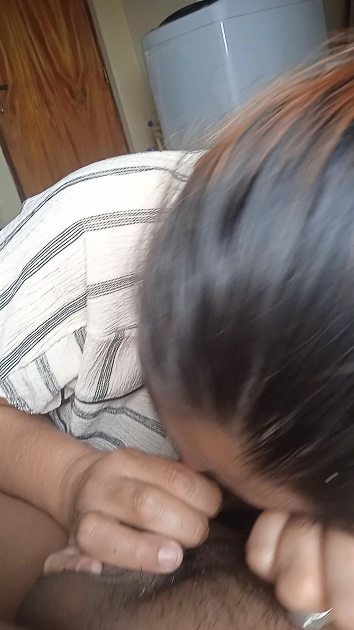 Eatrella j: लंड चुसाई के बाद वह चुदाई के लिए खुद से समझौता करती है