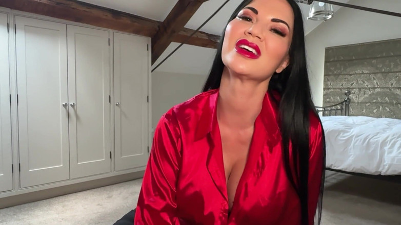 Jasmine Jae: Gorąca żona podpina się