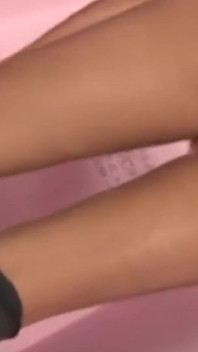 巨乳ブロンドが大きなグロイホールのペニスをしゃぶる