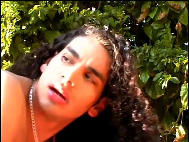 Gays Case: Giovane ragazzo dai capelli lunghi geme con piacere mentre il...