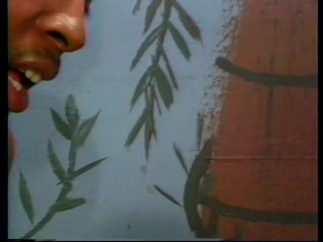 Hot and Wet: वह अपने संपूर्ण काले स्तनों पर विस्फोट करता है