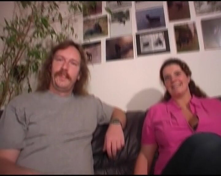 Deutsche Camgirls: La matrigna tettona dalla germania sa come succhiare il cazzo