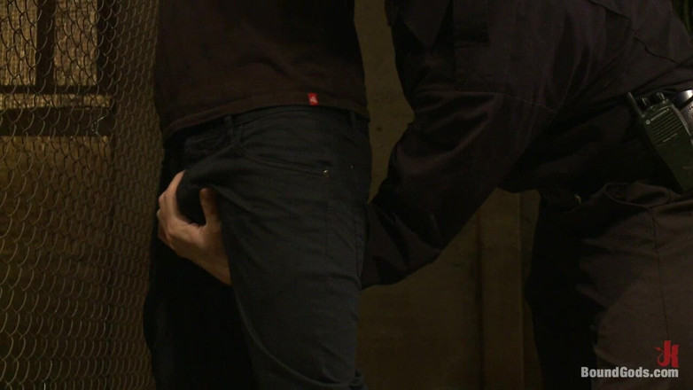 Bound gods: 장교 스티븐스와 마스크 - 실행 할 곳이 없다