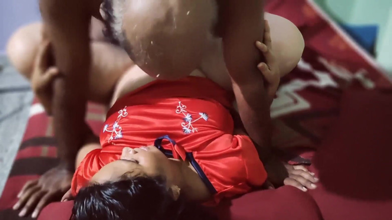 Sexy sindu: 接吻情侣浪漫