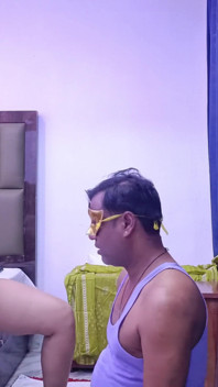 Pooja bhabhi đụ với chồng trong phòng khách sạn