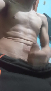 Masturbuje a myslí na tebe