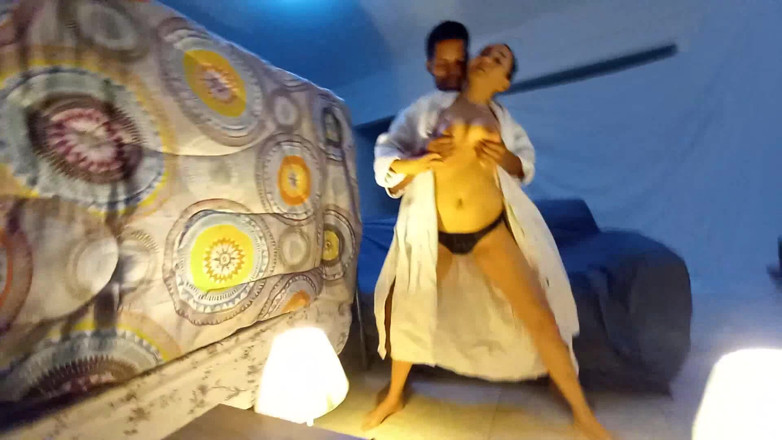 Mr Cute Cock: Ela Parece Inocente, Mas a MILF Vizinha Adora Ser Perfurada...