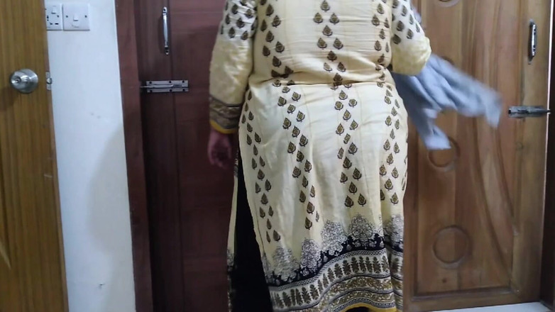 Aria Mia: Curul gras al Sabitei Bhabhi a fost eliberat de tatăl...