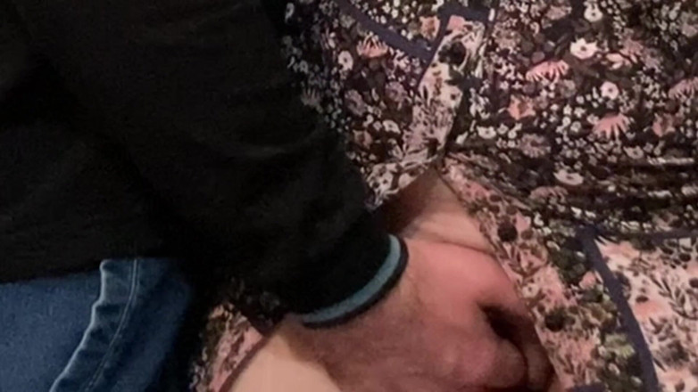 Niki studio: Zvláštní perverzní tření kundičky v metru