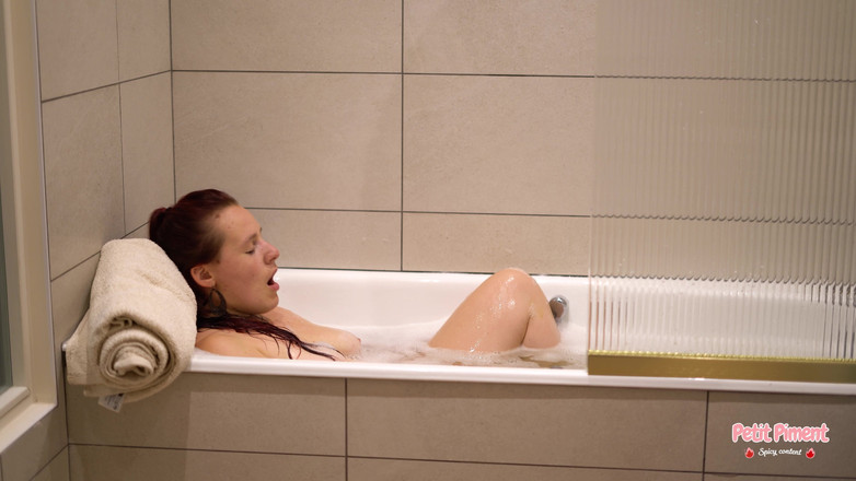 Petitpiment: Приєднуйся до мене в моїй ванні!
