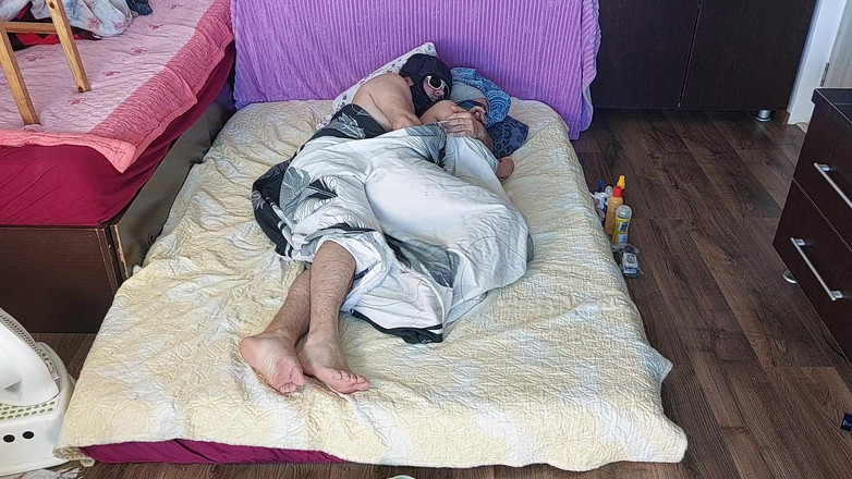 Amateur_MS: Preludiu sexy cu un cuplu, Masaj cu ulei pe corp.
