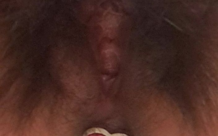 Mommy big hairy pussy: 屁股塞底视图