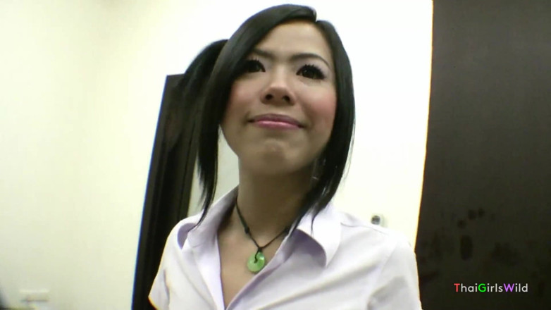 Thai Girls Wild: First Time Thai Amateur Gets Healthy Nut on Her Tongue