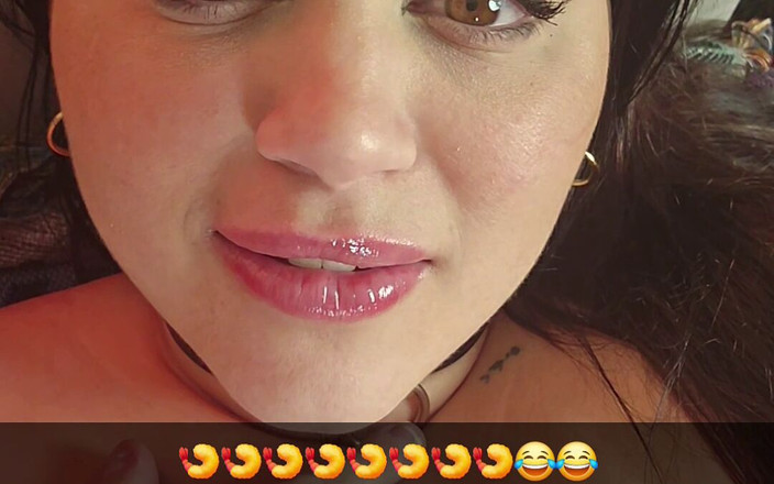 LuciaLatinaGomez: लैटिना पूर्व प्रेमिका आपको दैनिक तस्वीरें भेजती है जो आपके छोटे लंड को अपमानित करती है