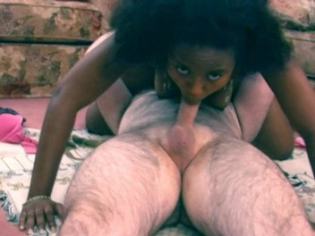 My MILF: 自然体黒ふしだらな女は野生の69セッションと白いコック