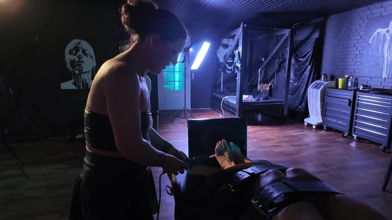 EdgesOfReality: Gi Phục Tùng Xinh Đẹp Được Chơi Điện