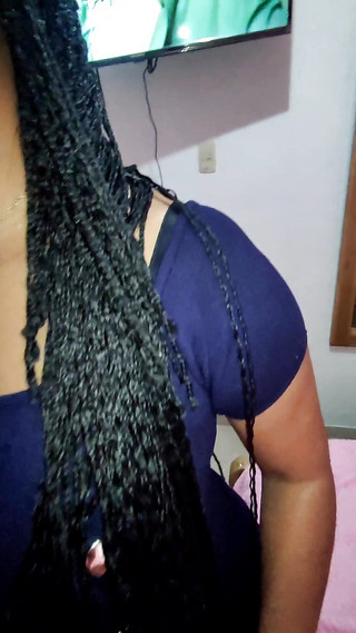 Crisanto999: La milf latina troia nera fa un deepthroat dando orale...