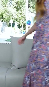 Un gode et un trio sont les meilleurs cadeaux de fête des mères pour une MILF excitée