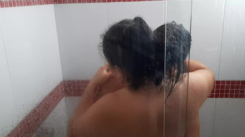 Aly Denali: Pieprzyć moją seksowną przyrodnią siostrę pod prysznicem