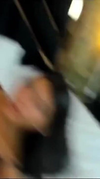 Kakak tiri saya meniduriku dengan keras sampai dia berhenti, dan aku basah dan menikmatinya seperti pelacur yang aku miliki