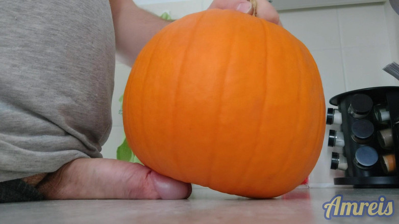 Amreis: Satu lagi Orgasme Halloween. Berdenyut dan tebal di labu.