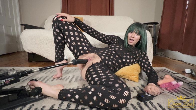 The Queen Lexi: Awek goth menggunakan mesin kongkek dan memancut mani