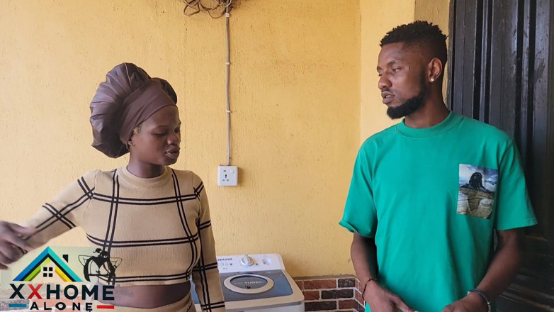 Home Alone: Vendors Doing Her Side Hustling as Os Delivering Her Sweet...