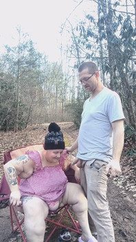 Outdoor Lutschen Blätter bis anal pumpen auf dem auto hart und hart