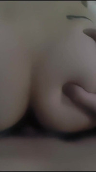 Brud suger kuk, doggy, ryttare, stönar, cumshot på rumpan. Del 3