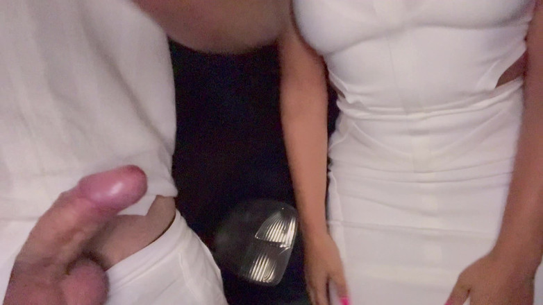 AnissaHale: Une Blonde Se Fait Baiser Par Un Inconnu Après Avoir...