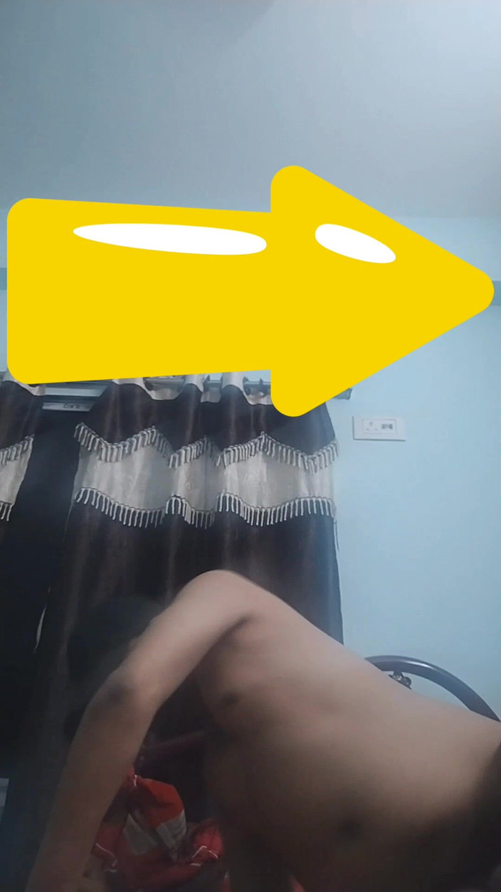 Ronit: 印度聪明的年轻男孩的鸡巴没有勃起尝试勃起
