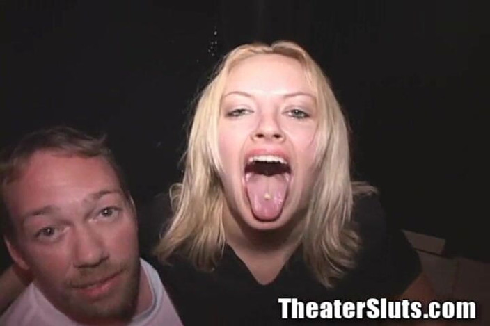 Theater Sluts: Rubia facial gangfuck porno teatro fiesta chica