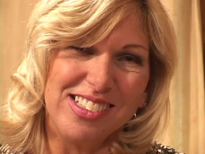 Milf in Love: Blonde milf loves the big dick in pussy in mouth