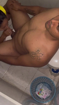Vero video masturbo il fidanzato del mio amico