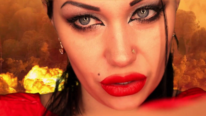 Goddess Misha Goldy: Innerhalb eines Teufels! Fetisch verschlingen!