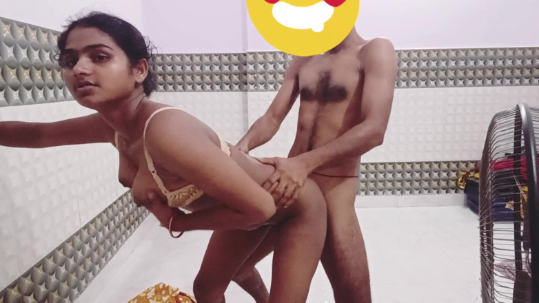 LateralChain349: Isteri cantik dikongkek oleh suami dalam gaya doggy