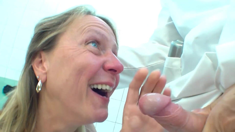 Mature Climax - 100% Mature Videos: Zralá děvka je ošukaná a fistována