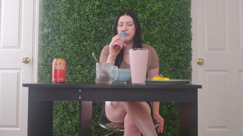 Julia Ryan: Gfe Mukbang ตดและระเบิด