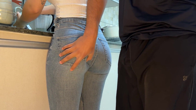 Levi Solen: Cumming on my Maid's Jeans in the Kitchen, she comes...