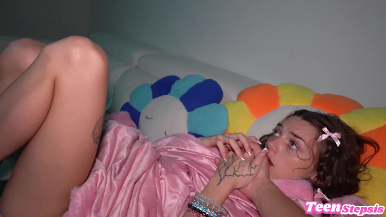 Teen StepSis: Stepdaughter Squirts on Step Dads Dick After Watching Scary Movie
